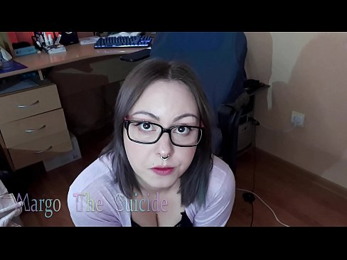 ❤️ Ragazza sexy con gli occhiali succhia il dildo profondamente sulla macchina fotografica ❤️ Video di sessoal it.xlxxporno.ru ❌